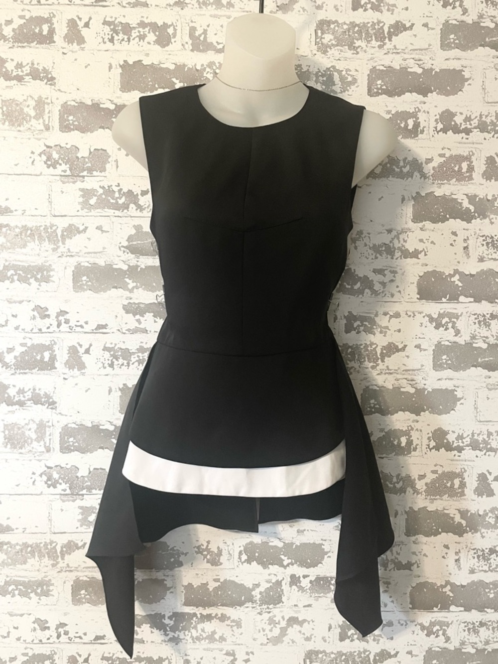 BCBGMAXAZRIA Runway Black Asymmetrical Peplum Top XXS Architectural High Low Hem
